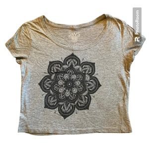 3/$10✨ Mandala Graphic Crop Top